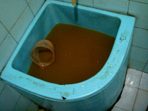 The brown-yellowish colored water in Makassar
